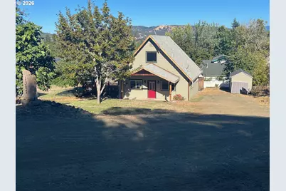 1387 NW Grove St, Roseburg, OR 97471 - Photo 1