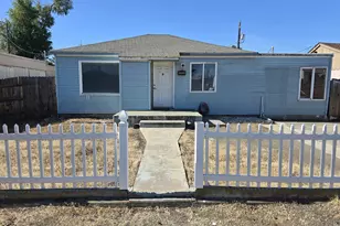 1055 W Madrona Ave, Hermiston, OR 97838 - Photo 1