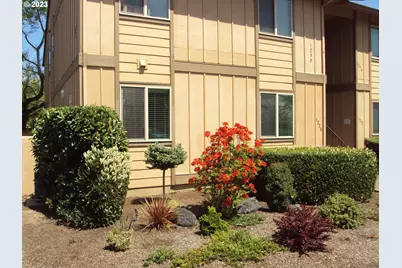 1228 NE 27th St #15, McMinnville, OR 97128 - Photo 1