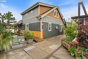 11700 N Island Cove Ln, Portland, OR 97217 - Photo 1