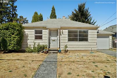 8611 NE Holladay St, Portland, OR 97220 - Photo 1