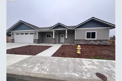 445 Tournament Dr, Florence, OR 97439 - Photo 1