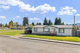 300 S 7th St, Creswell, OR 97426 - Photo 1