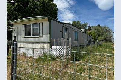 140 2nd St, North Powder, OR 97867 - Photo 1