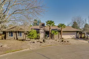 912 NW Oakwood Cir, McMinnville, OR 97128 - Photo 1