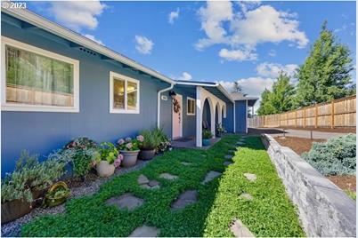 14031 SE Big Timber Ct, Happy Valley, OR 97015 - Photo 1