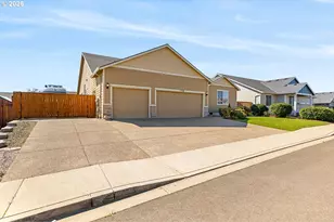 756 E McKinley St, Carlton, OR 97111 - Photo 1