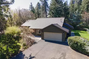 700 Country Club Rd, Hood River, OR 97031 - Photo 1