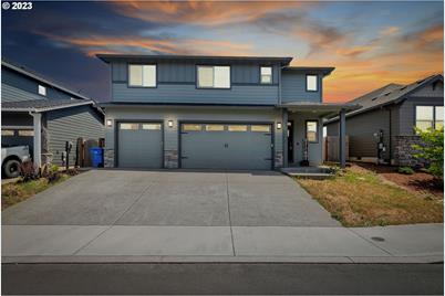 232 NE Regan Hill Loop, Estacada, OR 97023 - Photo 1