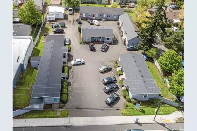 13718 SE Division St, Portland, OR 97236 - Photo 1