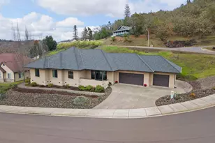 1518 NE Vista Fe Ct, Roseburg, OR 97470 - Photo 1