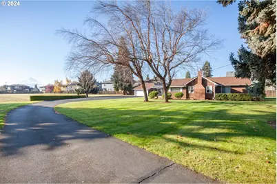 3643 Lois Dr, Hood River, OR 97031 - Photo 1