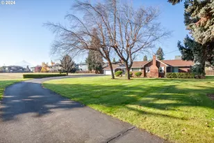 3643 Lois Dr, Hood River, OR 97031 - Photo 1