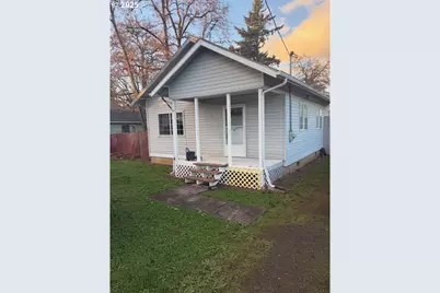 11931 SE Raymond St, Portland, OR 97266 - Photo 1