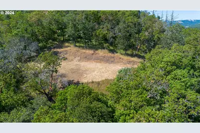 1135 Sweetbrier Ave, Roseburg, OR 97471 - Photo 1