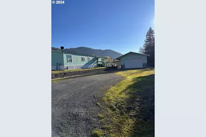 220 Rose Ave, Myrtle Creek, OR 97457 - Photo 1