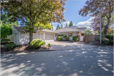 7915 SW Fairway Dr, Wilsonville, OR 97070 - Photo 1