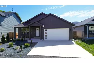 965 Queen St, Seaside, OR 97138 - Photo 1