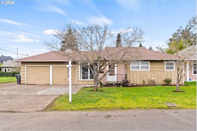 360 E Fairfield St, Gladstone, OR 97027 - Photo 1