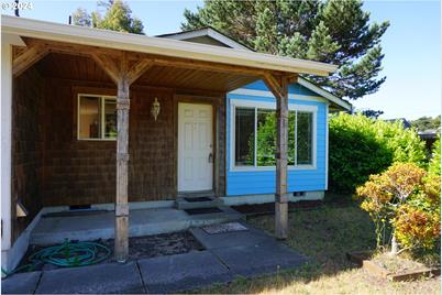 1640 34th St, Florence, OR 97439 - Photo 1