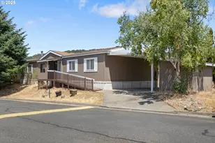 377 River Pl Dr, Roseburg, OR 97471 - Photo 1