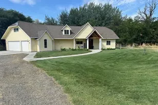 855 W Hensel Rd, Hermiston, OR 97838 - Photo 1