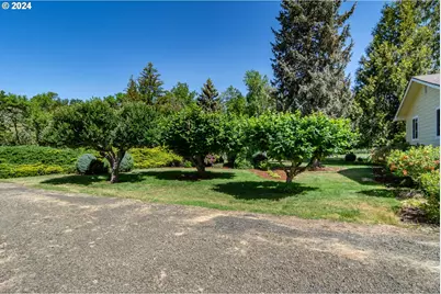 619 Bailey Dr, Roseburg, OR 97471 - Photo 1