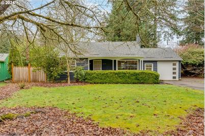 2319 SE Risley Ave, Milwaukie, OR 97267 - Photo 1