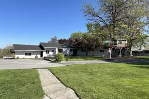 1082 E Highland Ave, Hermiston, OR 97838 - Photo 1