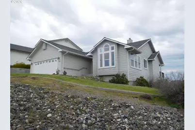 730 NW 23rd St, Pendleton, OR 97801 - Photo 1