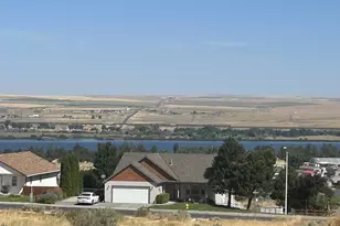 25 Roosevelt Ave, Umatilla, OR 97882 - Photo 1