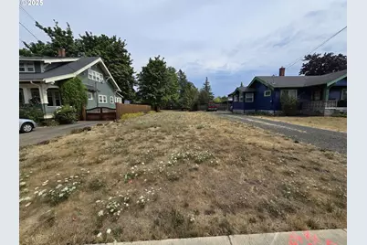 212 N James St, Silverton, OR 97381 - Photo 1