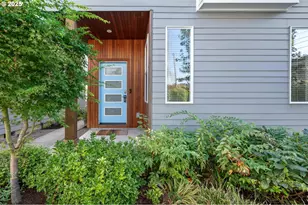 2813 SE Hawthorne Blvd, Portland, OR 97214 - Photo 1