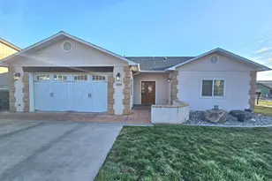 3510 NE King Pl, Pendleton, OR 97801 - Photo 1