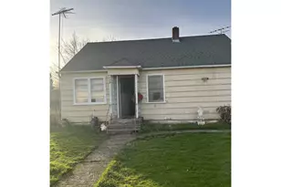 328 Fossholm St, Silverton, OR 97381 - Photo 1