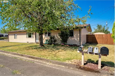 570 S 4th St, Harrisburg, OR 97446 - Photo 1