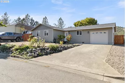 490 Char St, Roseburg, OR 97471 - Photo 1