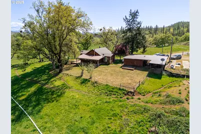 4344 Rogue River Dr, Eagle Point, OR 97524 - Photo 1