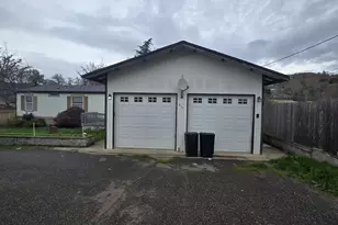 217 NE Peggy Ave, Roseburg, OR 97470 - Photo 1