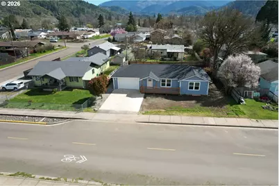 579 E 4th Ave, Riddle, OR 97469 - Photo 1