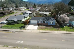 579 E 4th Ave, Riddle, OR 97469 - Photo 1