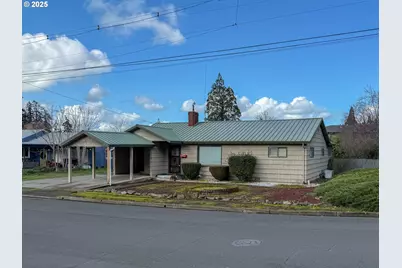1042 W Brown Ave, Roseburg, OR 97471 - Photo 1