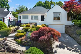 828 SW Moss St, Portland, OR 97219 - Photo 1