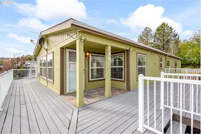 299 4th St, Maupin, OR 97037 - Photo 1