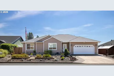 395 N Summerwood St, Roseburg, OR 97471 - Photo 1