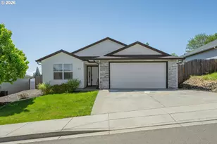 601 SE Rose Ridge Dr, Winston, OR 97496 - Photo 1