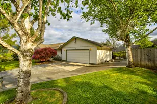 142 Quincetree Ct, Roseburg, OR 97471 - Photo 1