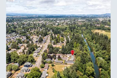 890 SE Roberts Ct, McMinnville, OR 97128 - Photo 1