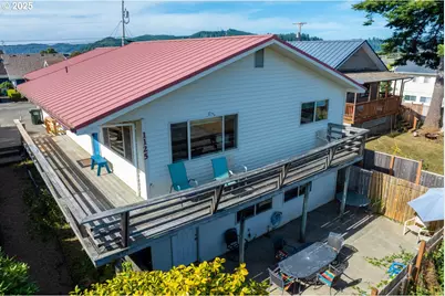 1125 Winchester Ave, Reedsport, OR 97467 - Photo 1