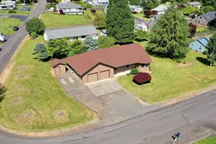 50541 Hillcrest Dr, Scappoose, OR 97056 - Photo 1